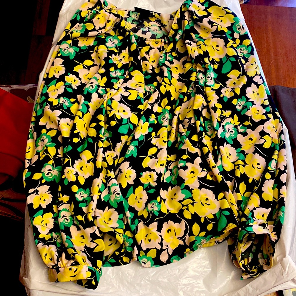 Who what wear brand  from Target. Black, yellow , black.